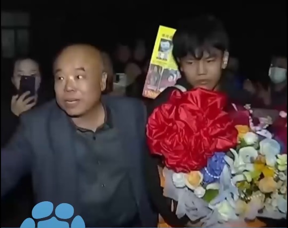 亲生父亲竟是亿万富翁 打工仔被拐25年秒变富家子