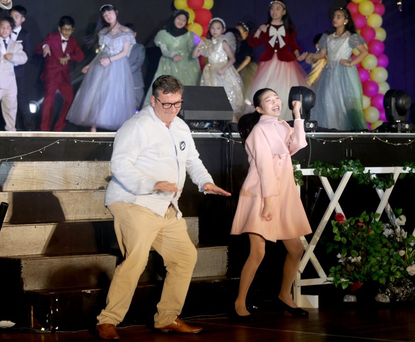 今天下版∕暖势力/小学生贡献才艺 以行动支持教育筹款