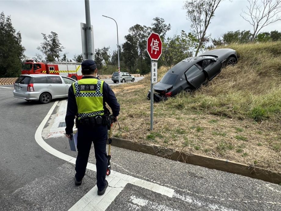 何润东取景出车祸 玛莎拉蒂车尾被撞烂