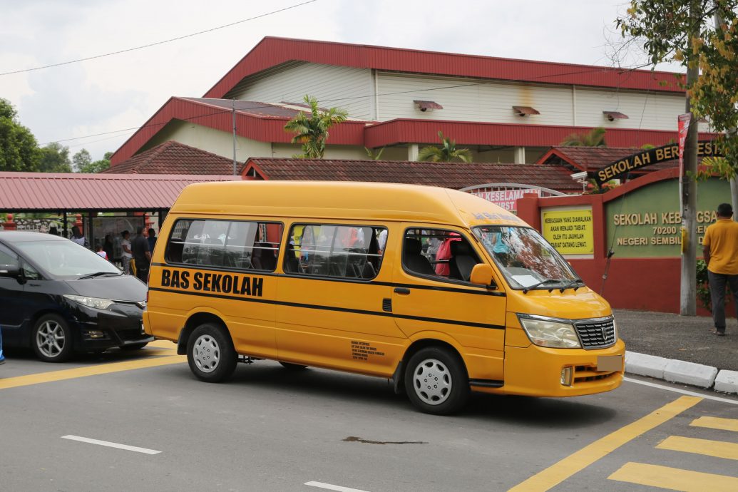 供星洲网/即使二月遇学校年终假期 上学天数少,仍需付全额学巴费