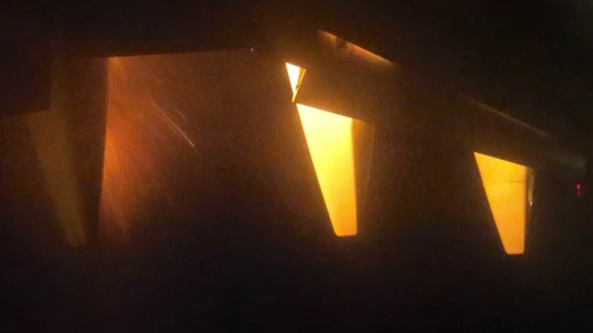 俄客机“两个引擎接连爆炸” 起飞中数度喷火!175乘客空中惊魂