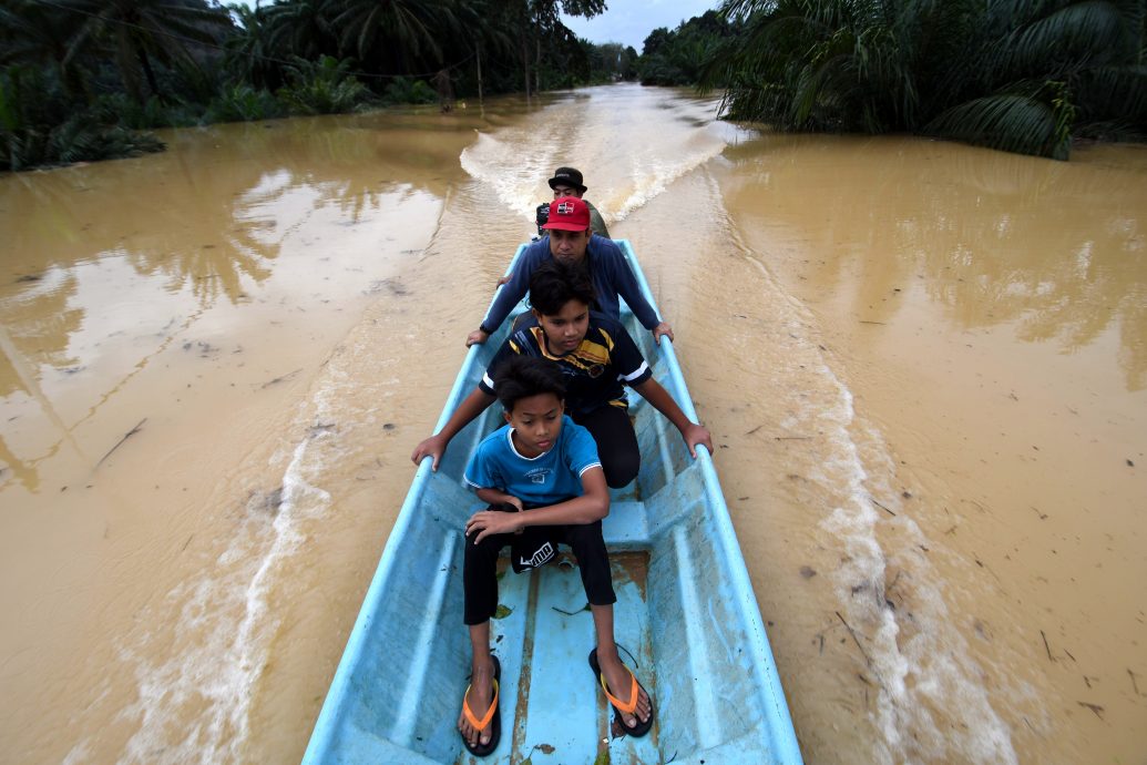 全国/丹水灾灾黎人数一夜之间破万