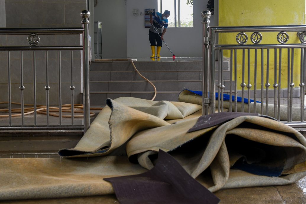 截至今日下午3时,吉兰丹州水灾灾黎人数从昨天的2万人减至1万7005人,他们来自5679家庭。