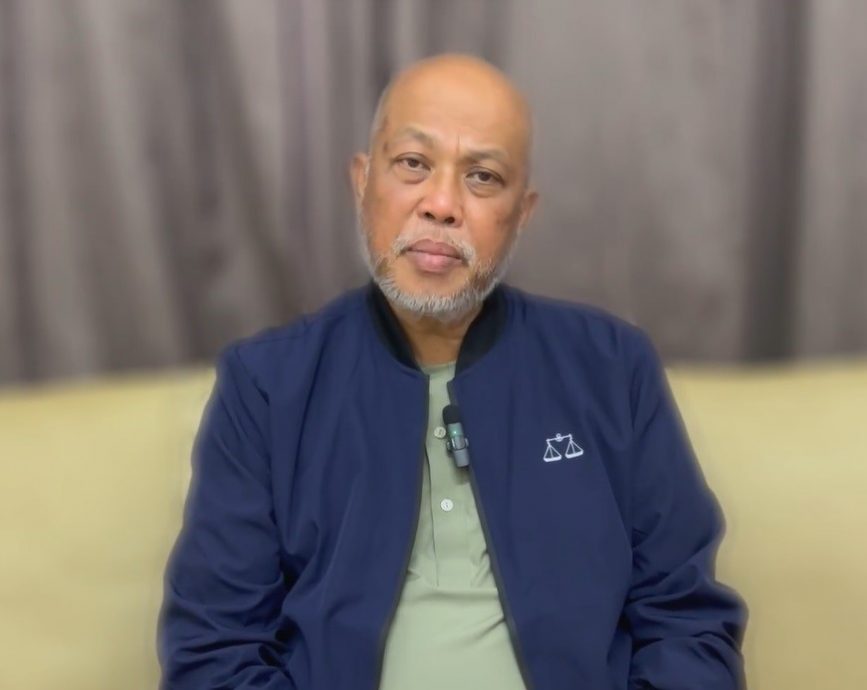 全国：甘马挽国席补选，国阵巫统候选人丹斯里拉惹莫哈末阿芬迪承认败选，并呼吁支持者不要对败选气馁