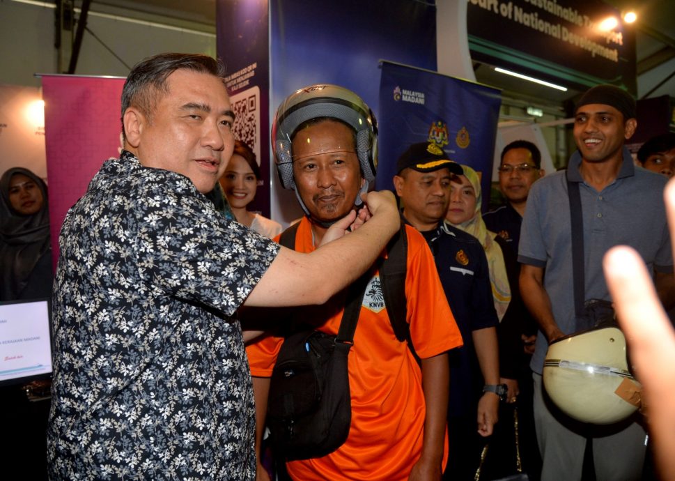 加派2000免费头盔 陆兆福:免费头盔计划明年扩至全国