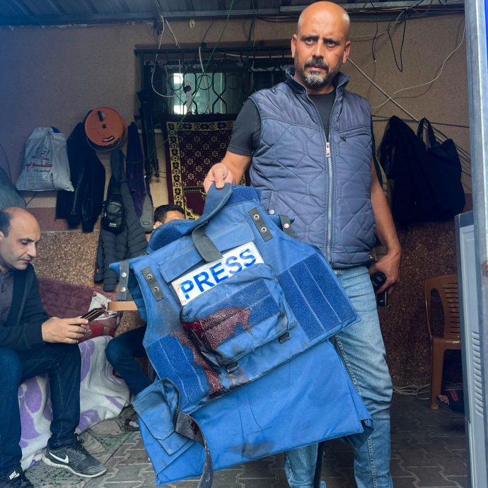 半岛电视台摄影师被以军无人机炸伤 救护车等5小时失血过多不治