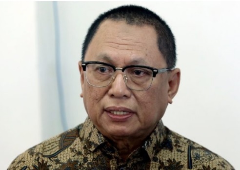 卜艾批评潘俭伟 没从连锁效应角度评估隆新高铁项目