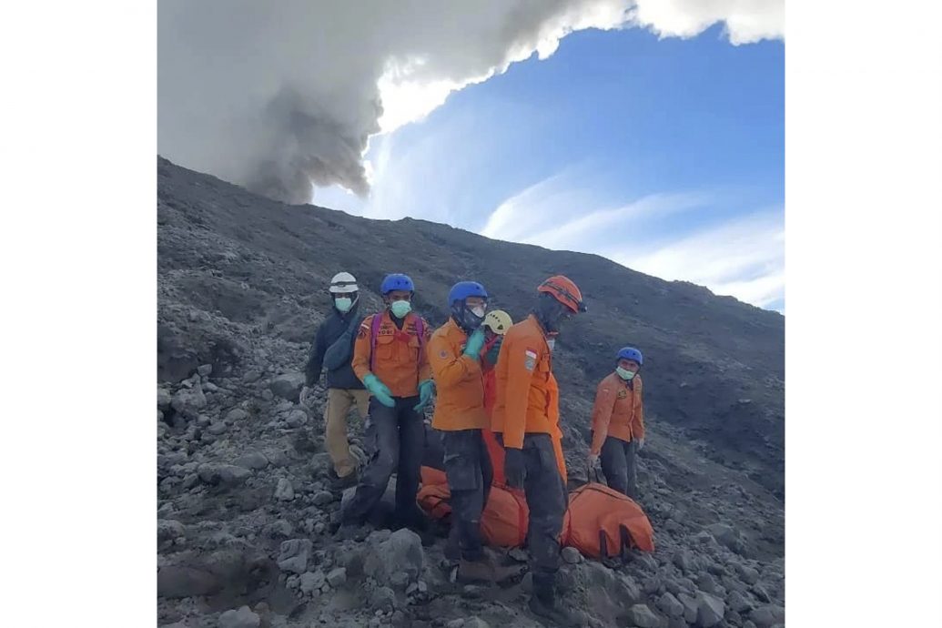 印尼马拉皮火山喷不停!搜救队再找到2遗体 至少13死10失踪