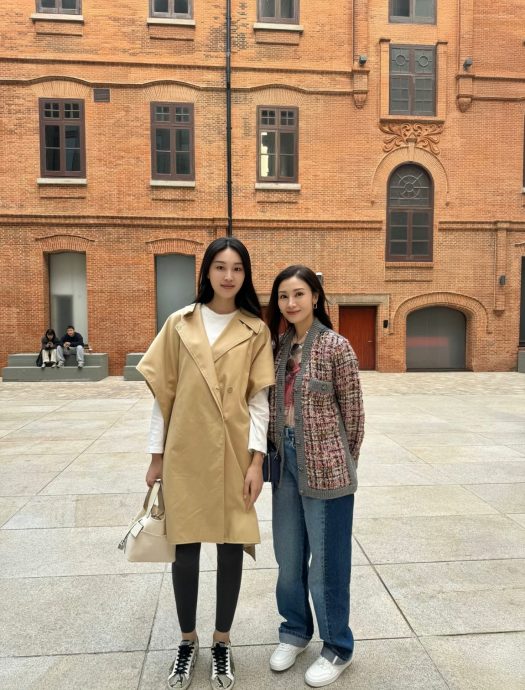 去年曾病重进加护病房 李嘉欣游日被指走路像老人家