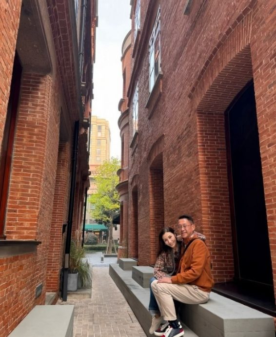 去年曾病重进加护病房 李嘉欣游日被指走路像老人家