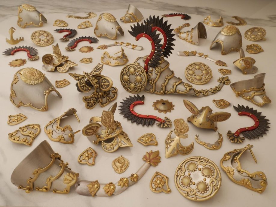 另类铁匠花30多年“为猫和老鼠做铠甲” 让宠物试穿结果爆笑