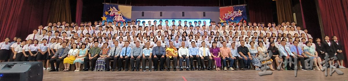 吴国芳:非常鼓励学生继续深造 希望开拓更多中国升学渠道