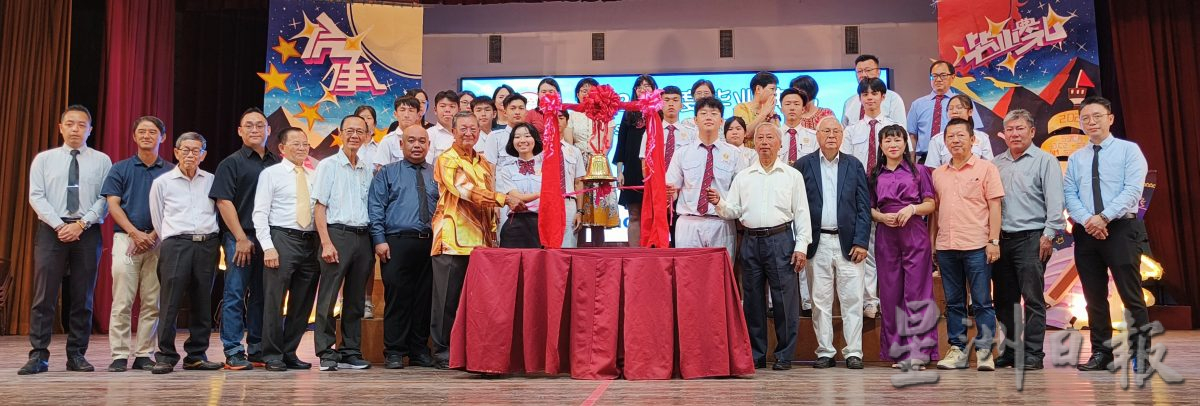 吴国芳:非常鼓励学生继续深造 希望开拓更多中国升学渠道