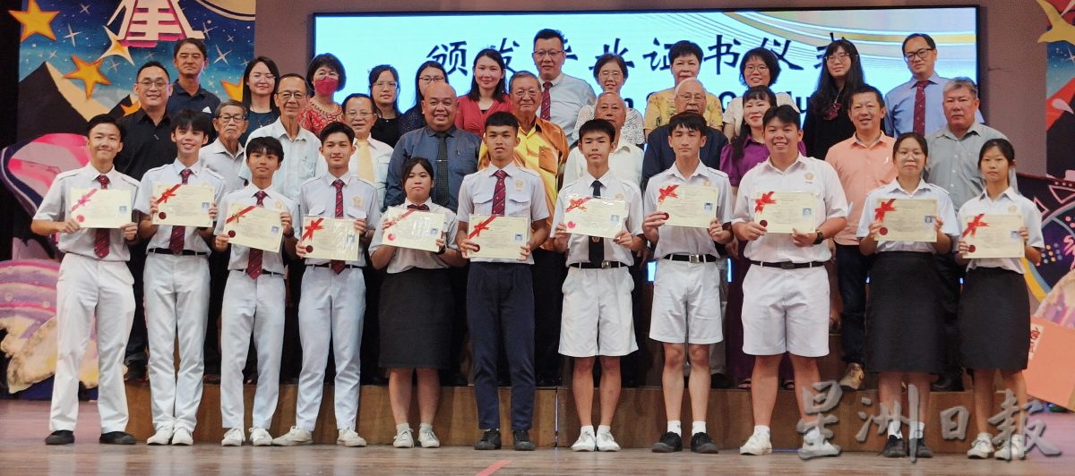 吴国芳:非常鼓励学生继续深造 希望开拓更多中国升学渠道