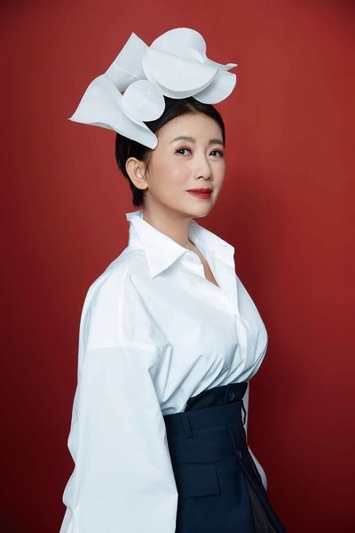 周思洁和小虫爆纠纷 索偿150万违约金