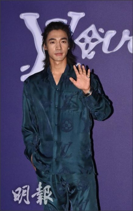 周润发白马王子Look战男神 宋仲基裙装被吐槽　