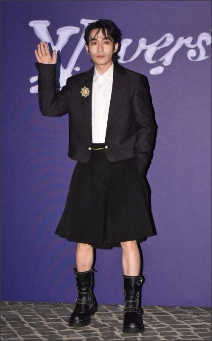 周润发白马王子Look战男神 宋仲基裙装被吐槽　