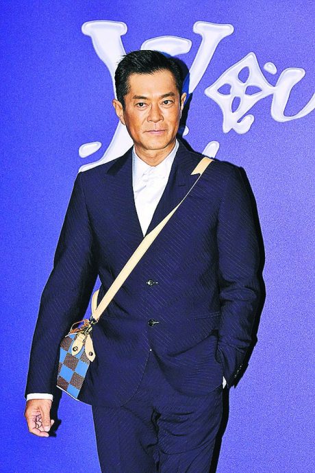 周润发白马王子Look战男神 宋仲基裙装被吐槽　