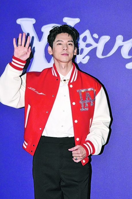 周润发白马王子Look战男神 宋仲基裙装被吐槽　