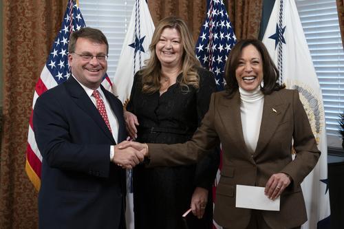 图与文/美驻马新大使宣誓就任Edgard Kagan sworn in as Ambassador to Malaysia