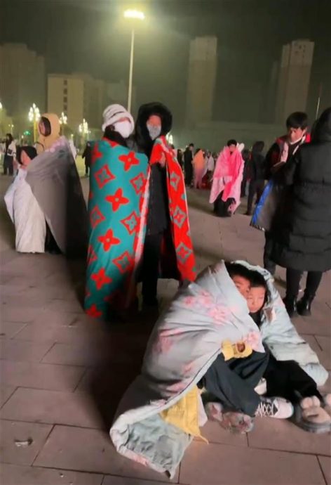 地牛翻身民众仓皇逃 亲历者：“差点没跑掉”  