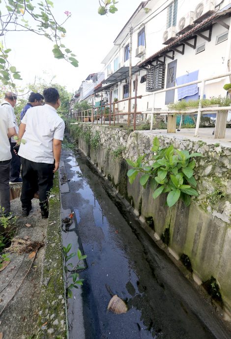 大都会2 副文:陈国伟巡视水灾黑区