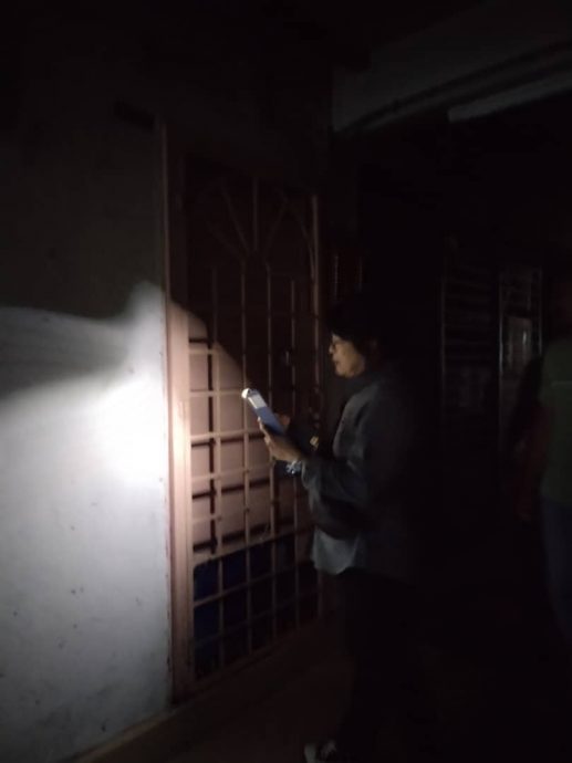 大都会封面文:大叔高空抛屎，邻居无处可避/8图