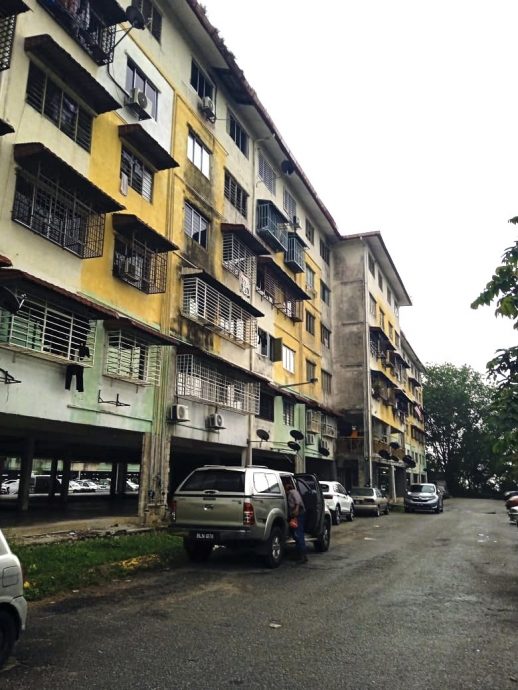 大都会封面文:大叔高空抛屎，邻居无处可避/8图