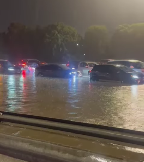 大都会/巴生昨夜大暴雨遇涨潮“双夹攻”,多区引发水灾!