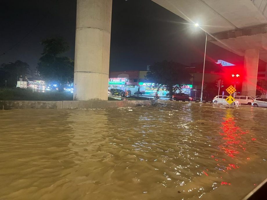大都会/巴生昨夜大暴雨遇涨潮“双夹攻”,多区引发水灾!