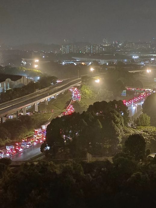 大都会/巴生昨夜大暴雨遇涨潮“双夹攻”,多区引发水灾!