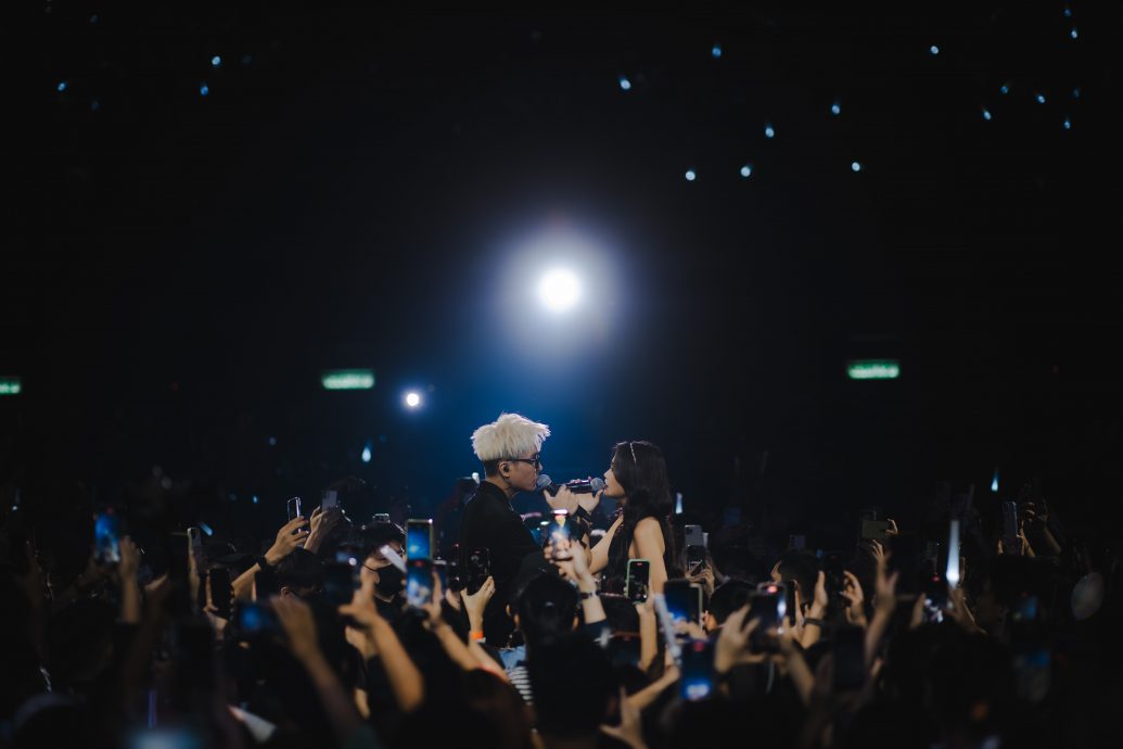 大颖当众喊“宝贝” 菲道尔被拱求婚一口回绝