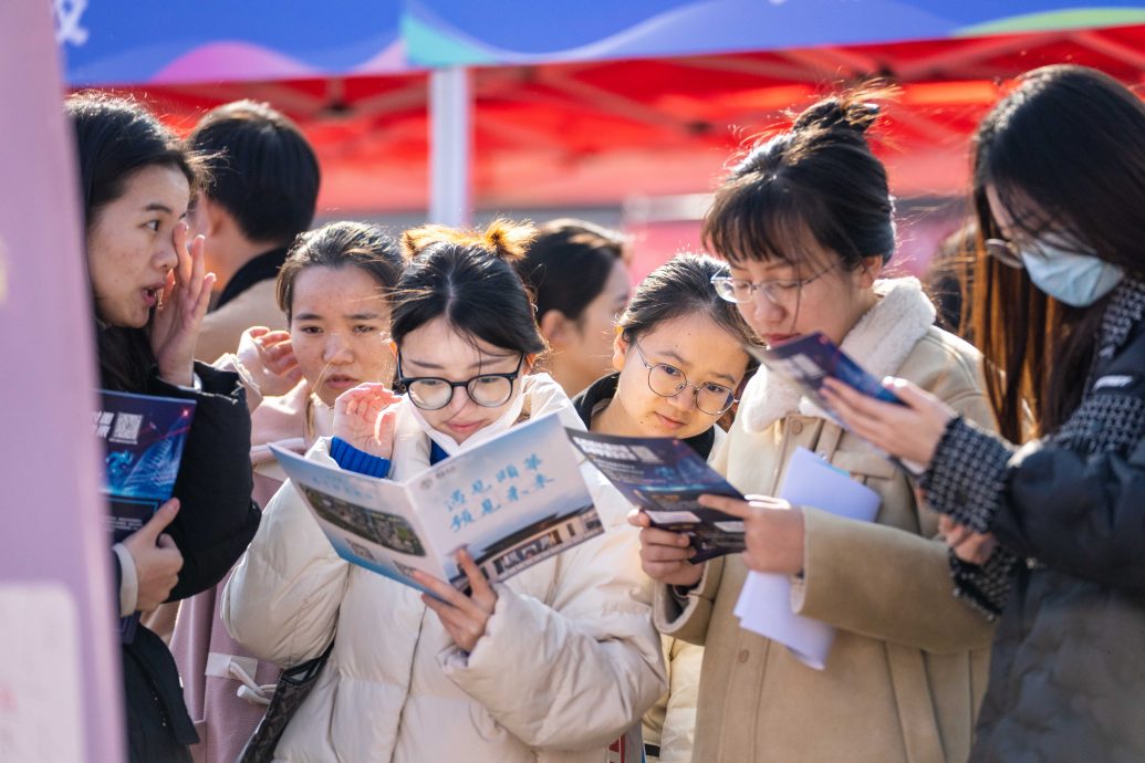 天下事 英媒:占劳动人口1% 中854万人欠债列黑名单