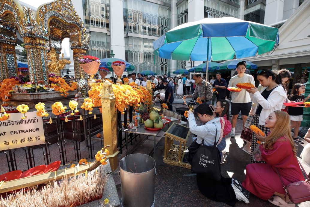 天下事主文)全球迎新