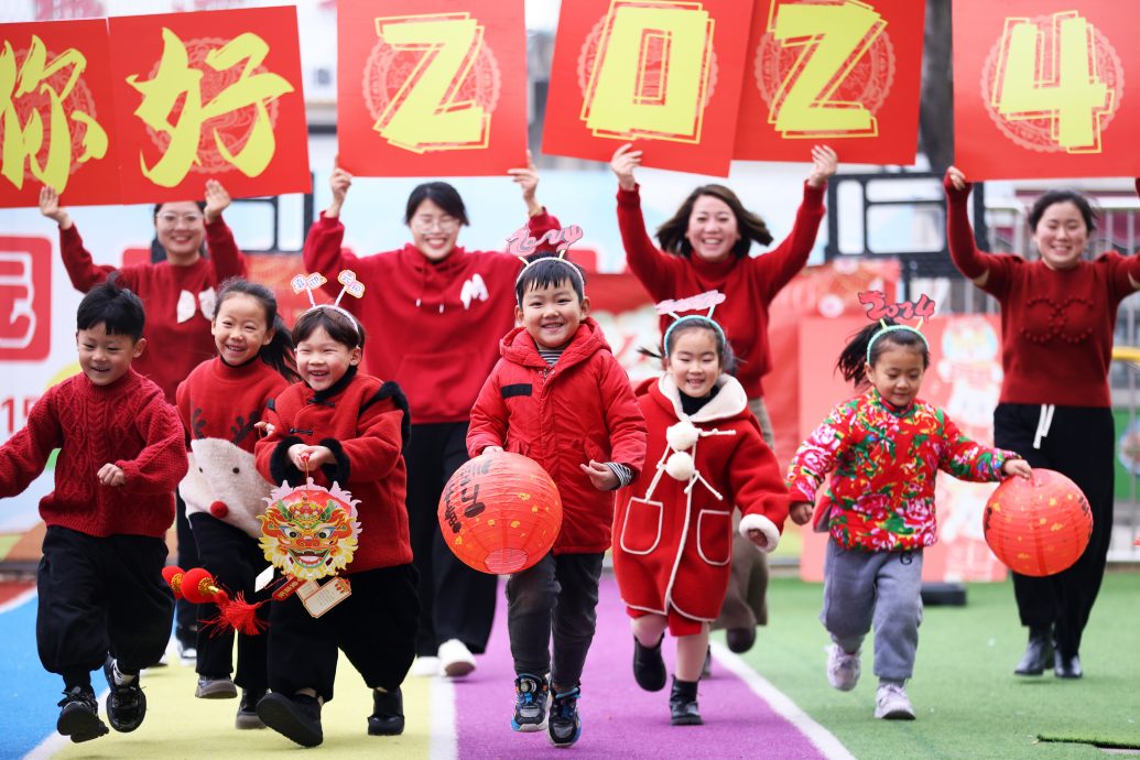 天下事主文)全球迎新