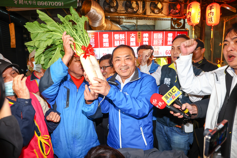 头)台民调:侯康配支持度追平赖萧配 同为31%
