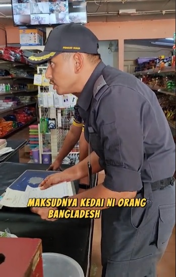 官员“放蛇”抓商家视频爆红  “原来津贴食油和糖藏这里！”