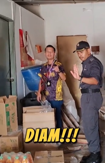 官员“放蛇”抓商家视频爆红  “原来津贴食油和糖藏这里！”