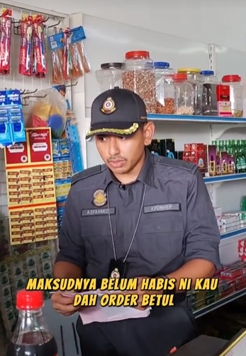 官员“放蛇”抓商家视频爆红  “原来津贴食油和糖藏这里！”