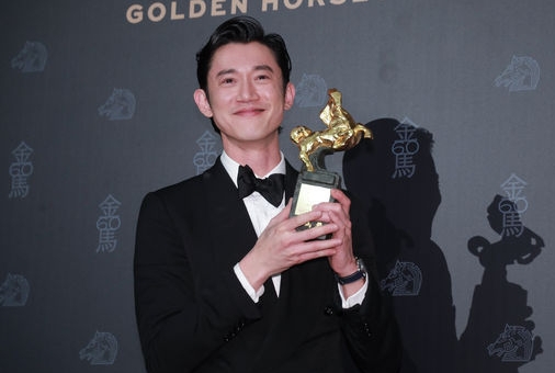 封新一代同志天菜 阿哲愿挑战演BL