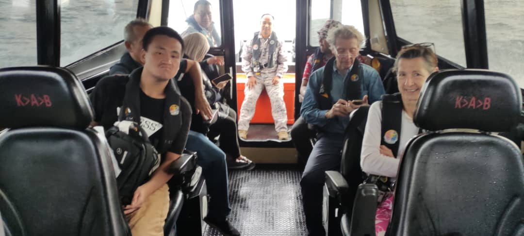 **已签发**柔:天候变化受困拉哇岛,海事执法机构助6人脱困