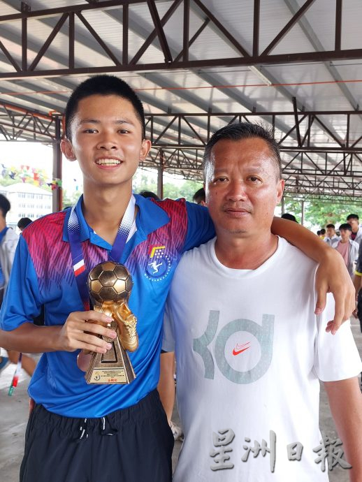 **已签发**柔:封底:中化荣登全国独中足锦赛冠军,槟韩江居亚军