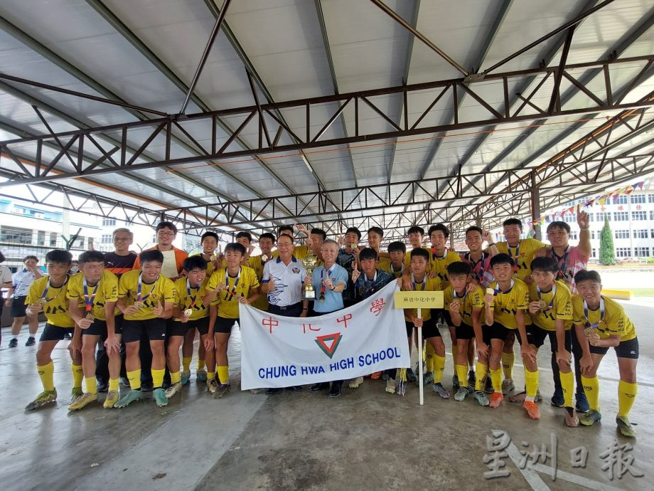 **已签发**柔:封底:中化荣登全国独中足锦赛冠军,槟韩江居亚军