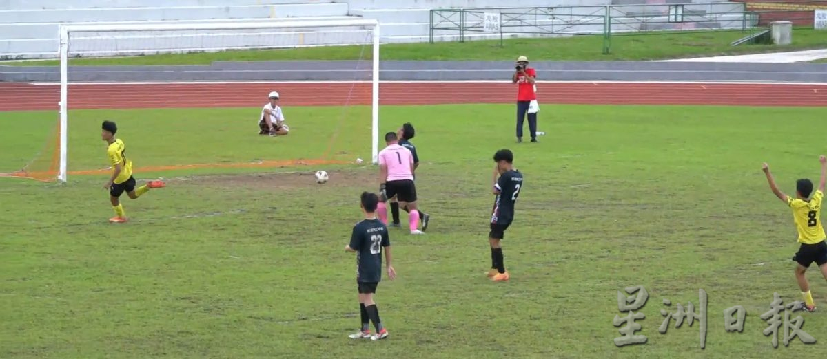 **已签发**柔:封底:中化荣登全国独中足锦赛冠军,槟韩江居亚军