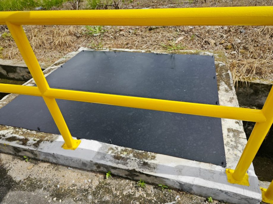 **已签发**柔:第二版头条:市议员利用发展经费,完善新山宽中校车等候区防水灾工程