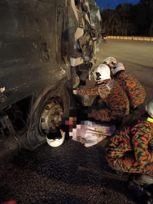 **已签发**柔:罗里失控连环撞,2越堤族骑士命丧现场