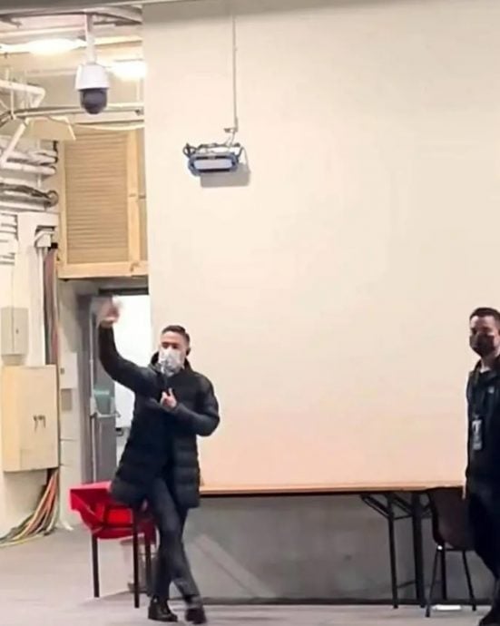 张学友圣诞开唱妻女捧场 被要求讲华语回3字获赞爆