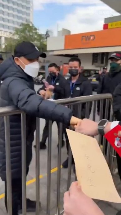 张学友圣诞开唱妻女捧场 被要求讲华语回3字获赞爆