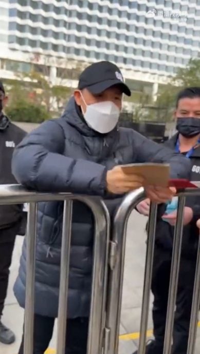 张学友圣诞开唱妻女捧场 被要求讲华语回3字获赞爆