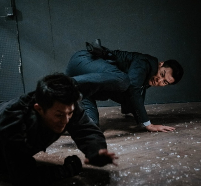 彭于晏遭玻璃割伤手溅血 刘德华捧生日蛋糕惊喜现身